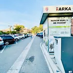 1, * ティラナ