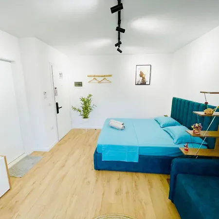 Апартаменты 1, Тирана